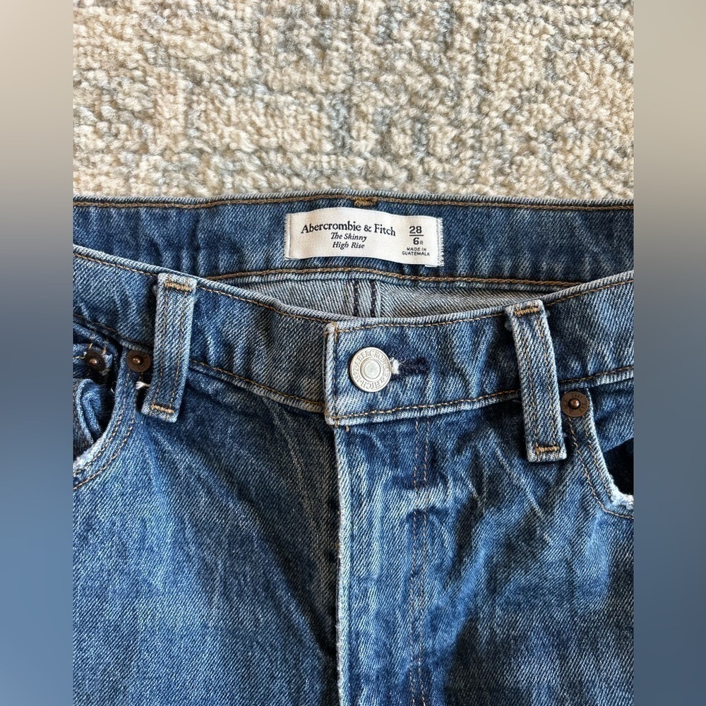 Abercrombie & Fitch Women’s Distressed Denim The Skinny High Rise size 28 or 6 - Picture 4 of 9
